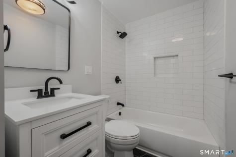 1092 Ocean Avenue New London CT 06320