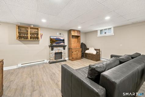 163 Roxbury Road East Hartford CT 06118