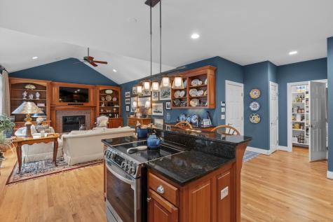 18 Daniel Circle Suffield CT 06078