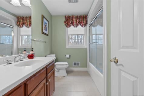 18 Daniel Circle Suffield CT 06078