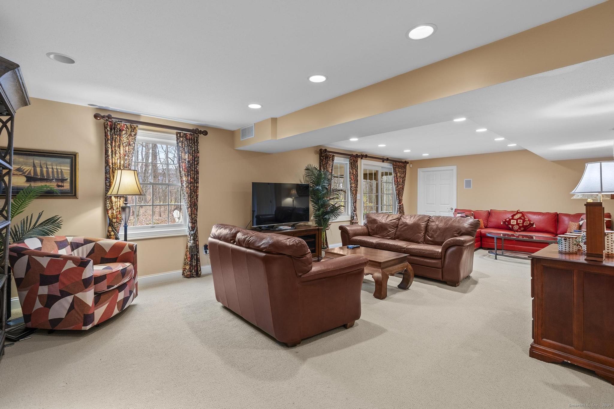 18 Daniel Circle Suffield CT 06078