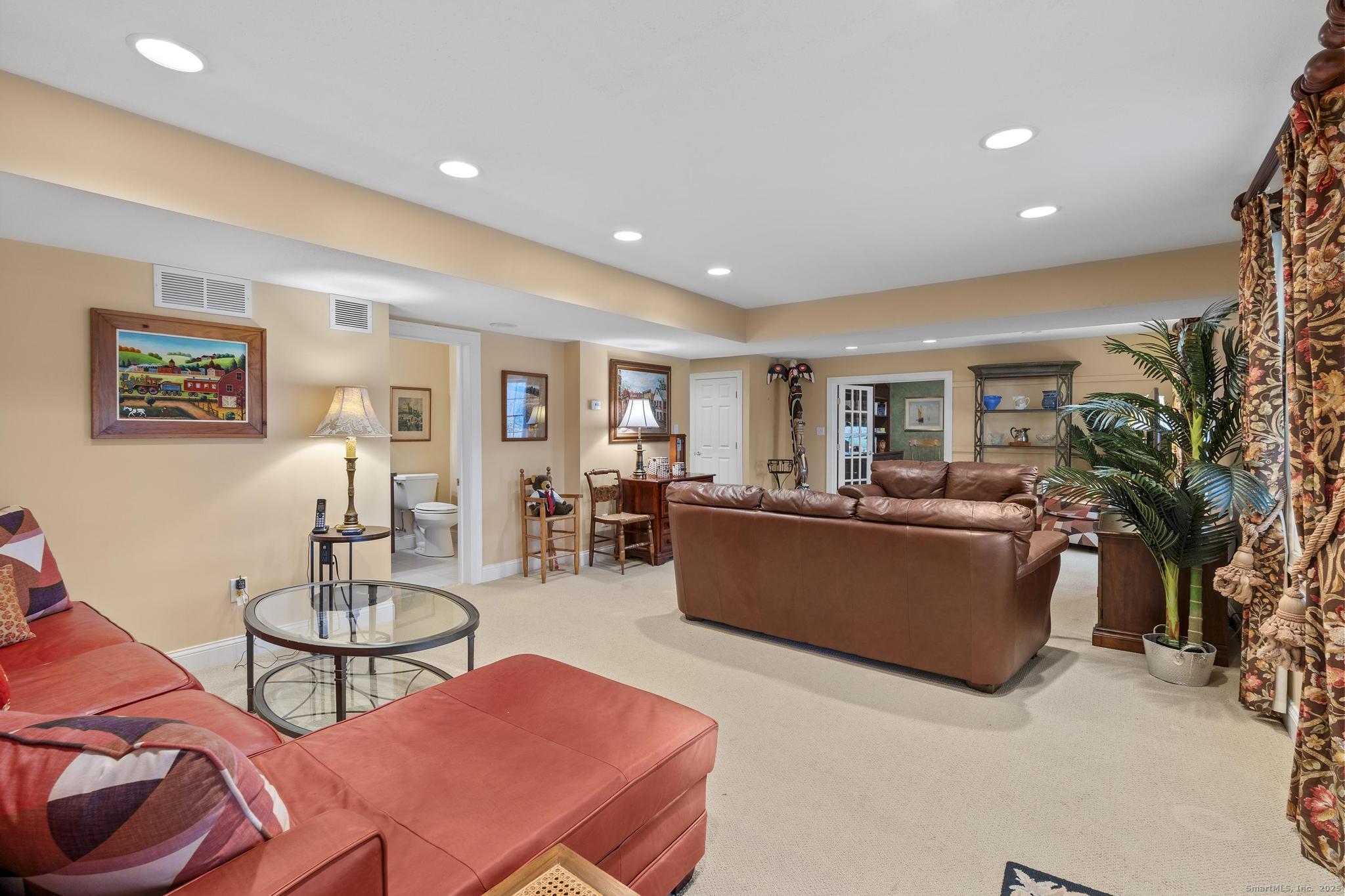 18 Daniel Circle Suffield CT 06078