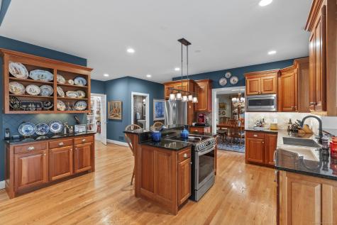 18 Daniel Circle Suffield CT 06078