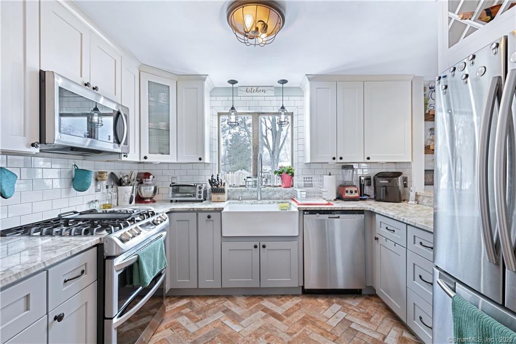 9 Bedford Avenue East Hartford CT 06118