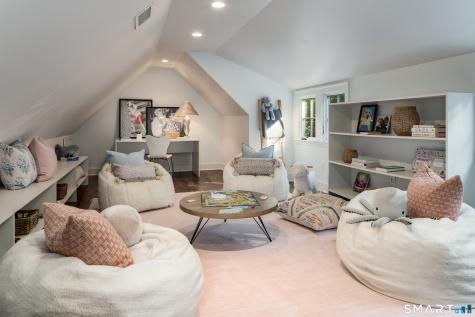 24 Arrowhead Way Darien CT 06820