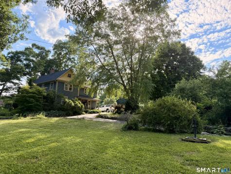 593 Pomfret Street Putnam CT 06260