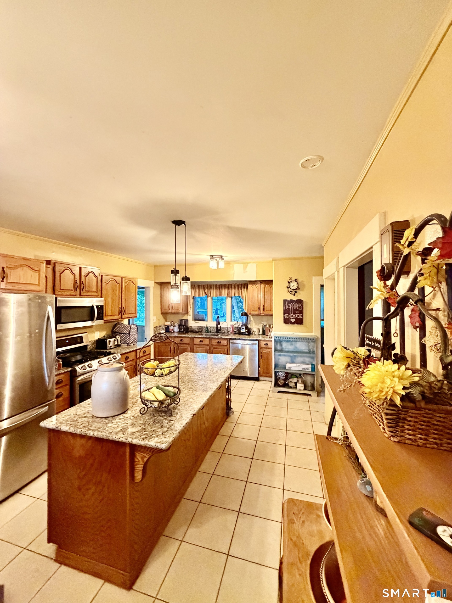593 Pomfret Street Putnam CT 06260