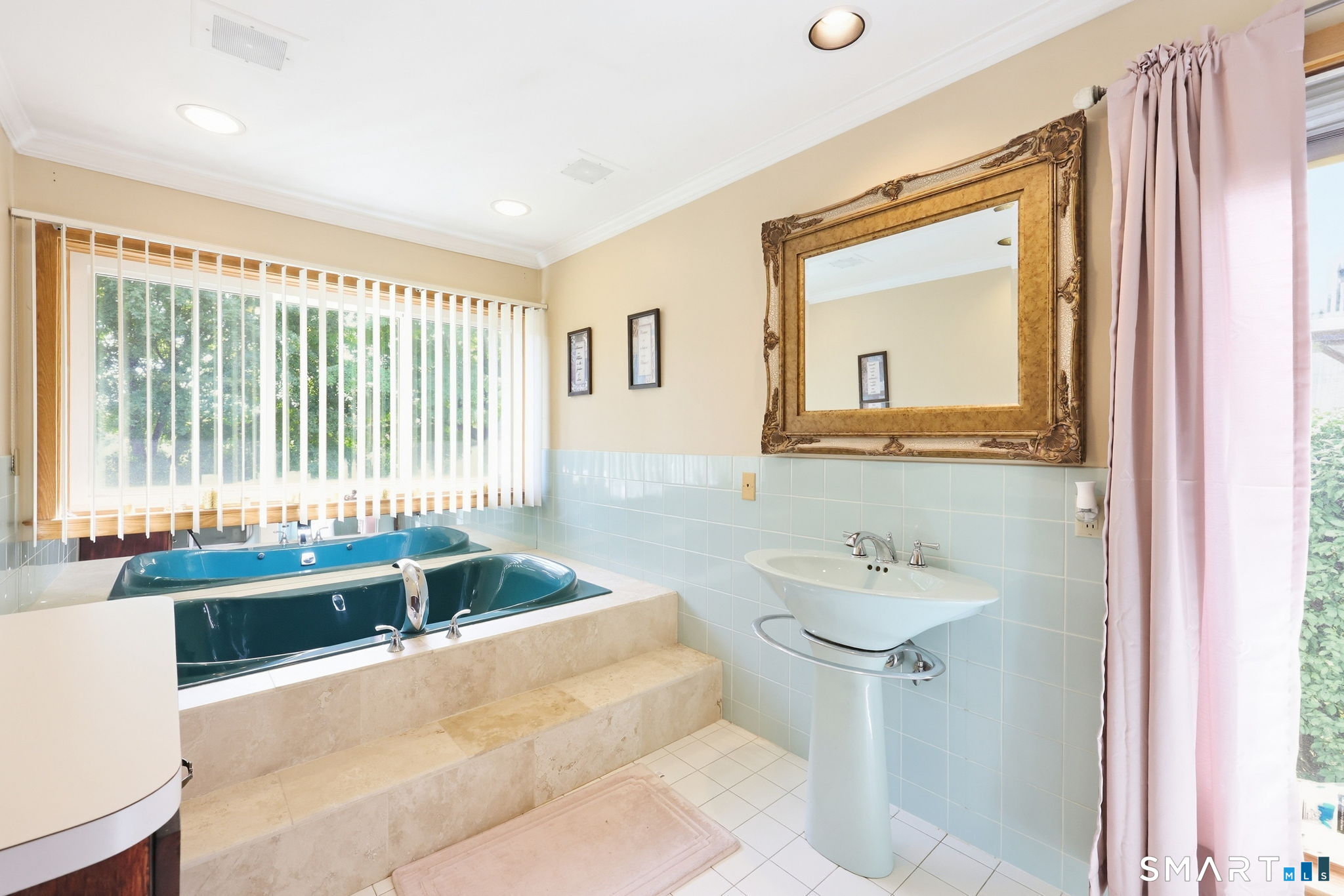 20 Knob Hill Lane Bristol CT 06010