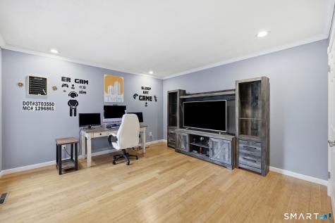 20 Knob Hill Lane Bristol CT 06010