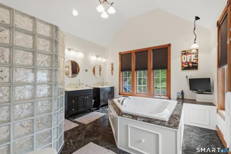 25 Brocketts Point Road Branford CT 06405