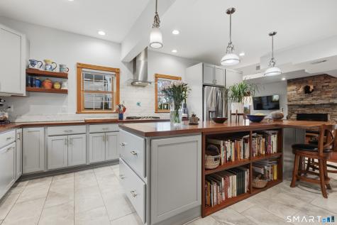 25 Brocketts Point Road Branford CT 06405
