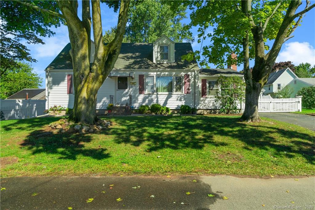 27 Treadwell Street East Haven CT 06512
