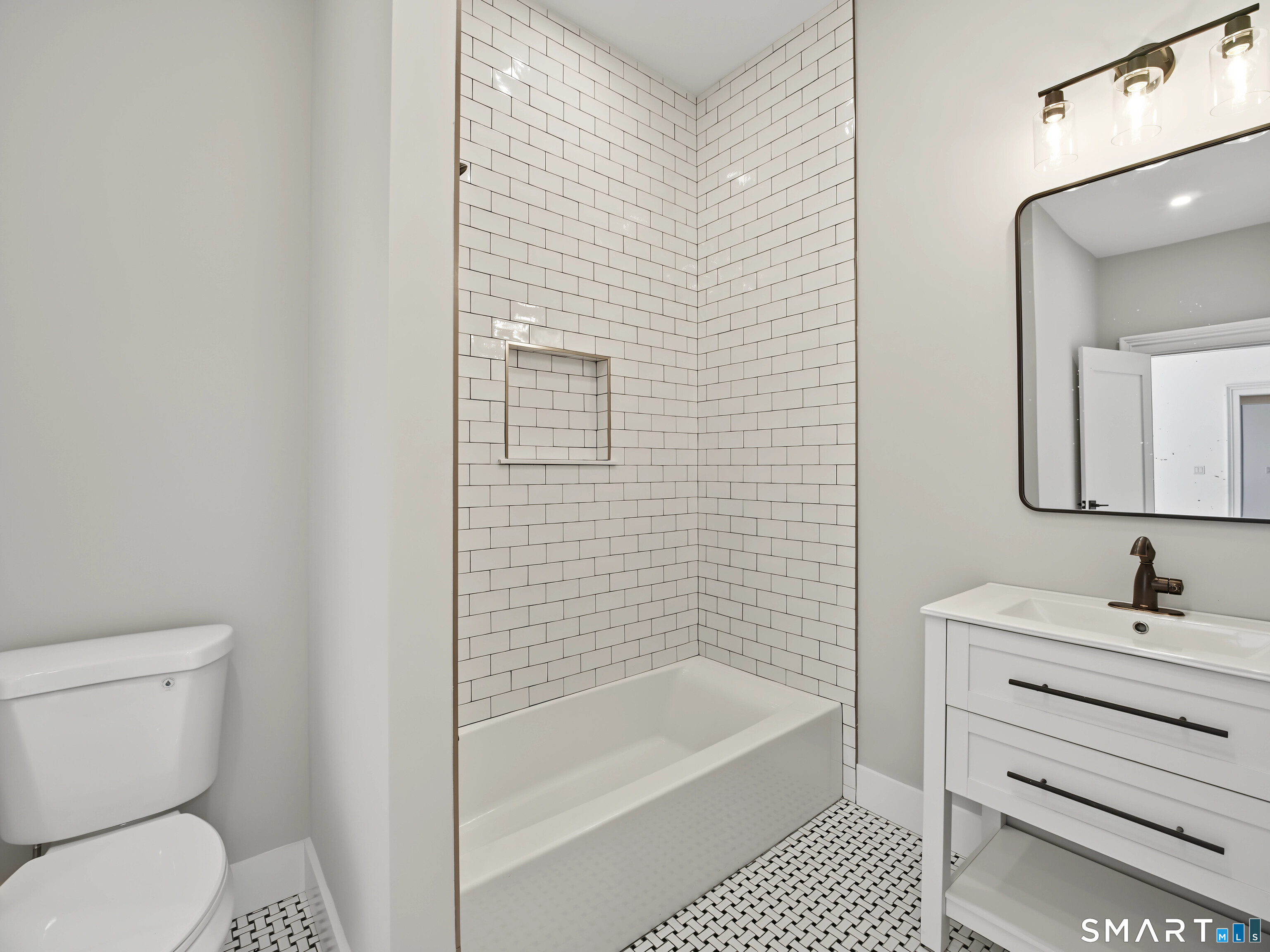 3 Potter Road North Haven CT 06473