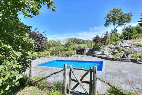 27 Rogues Ridge Weston CT 06883