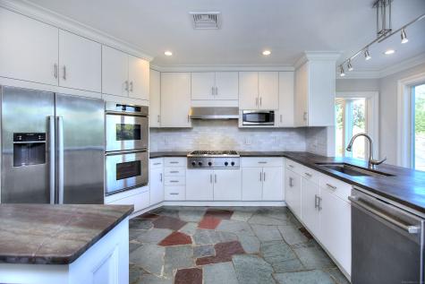 27 Rogues Ridge Weston CT 06883
