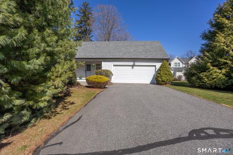 25 Stonegate Circle Cheshire CT 06410