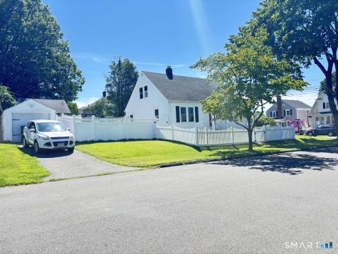 10 Bell Terrace Stratford CT 06614