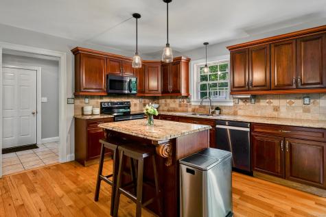 66 Warren Glen Burlington CT 06013