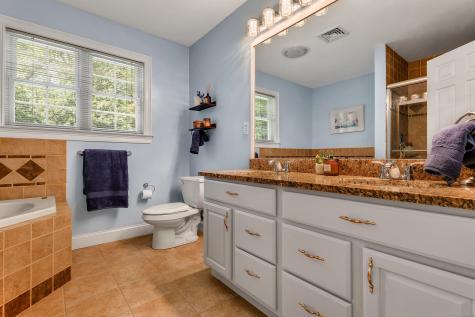 66 Warren Glen Burlington CT 06013