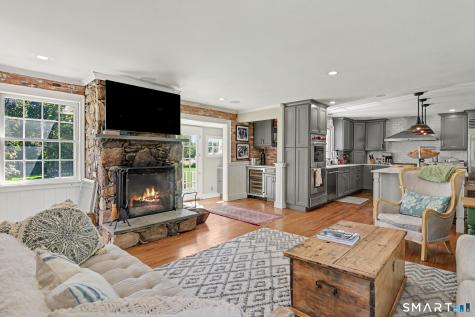 1835 Cross Highway Fairfield CT 06824