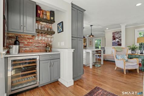 1835 Cross Highway Fairfield CT 06824