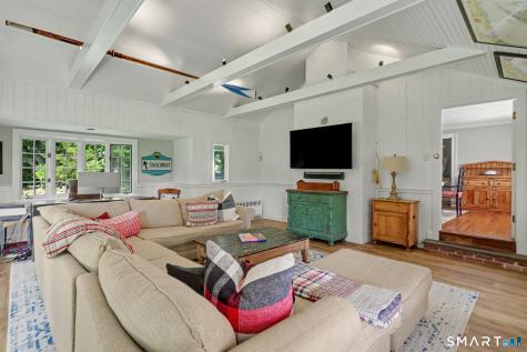 1835 Cross Highway Fairfield CT 06824