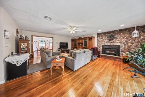 2780 Meriden Waterbury Tpke Turnpike Southington CT 06444