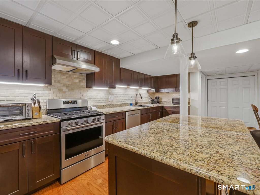 9 Inwood Drive Guilford CT 06437