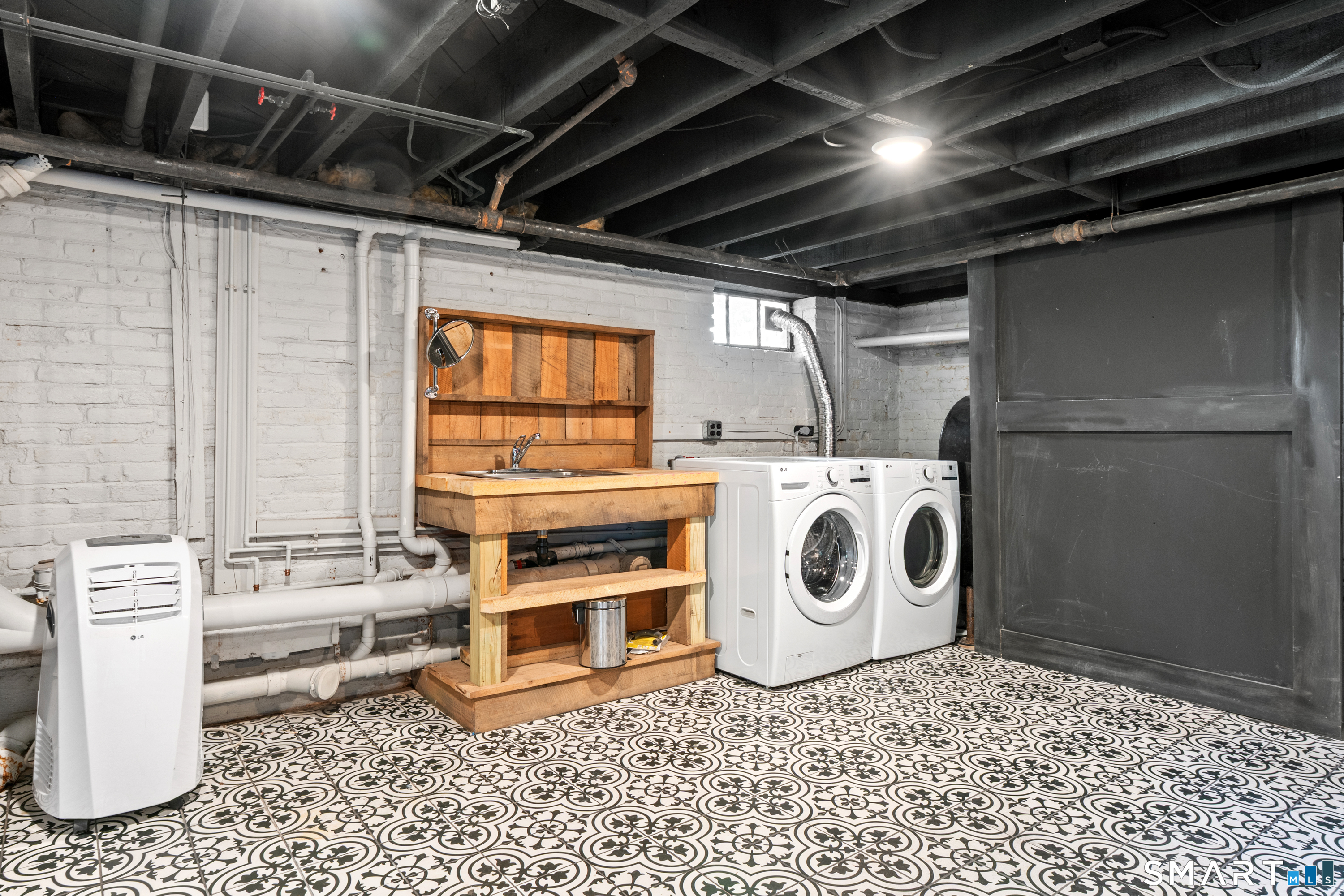 551 North Main Street Suffield CT 06078