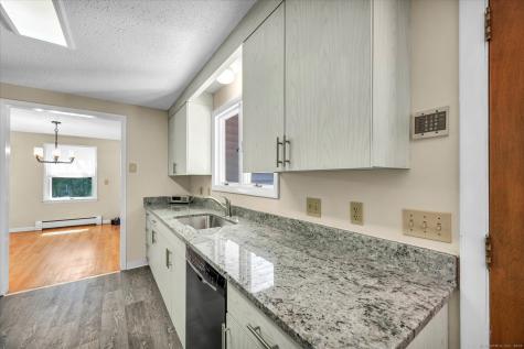 24 Iron Gate Lane Cromwell CT 06416