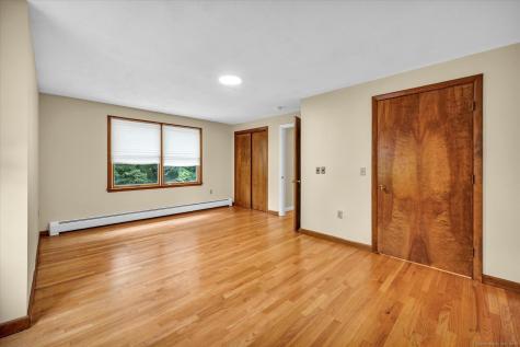 24 Iron Gate Lane Cromwell CT 06416