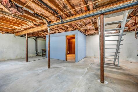 24 Iron Gate Lane Cromwell CT 06416