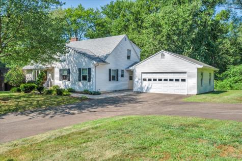 24 Iron Gate Lane Cromwell CT 06416