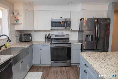 27 Old Skinner Street East Hampton CT 06424