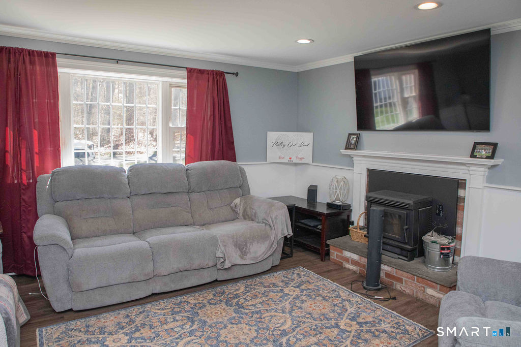 27 Old Skinner Street East Hampton CT 06424