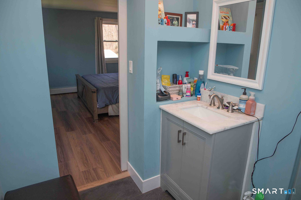 27 Old Skinner Street East Hampton CT 06424