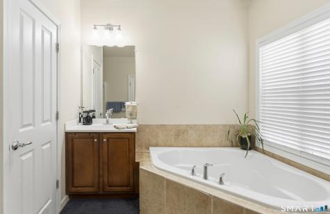 567 Inverness Court Oxford CT 06478