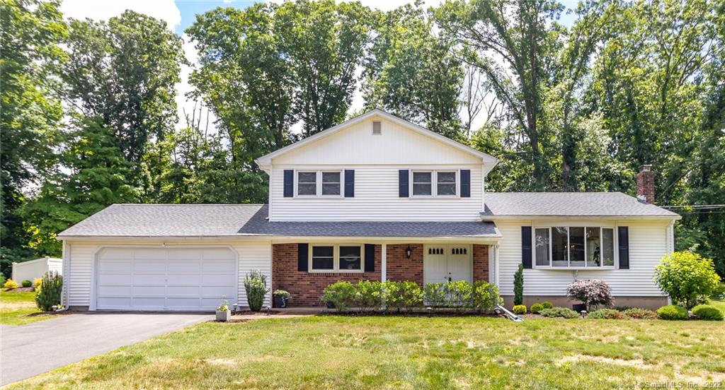 11 Bowling Green Drive North Haven CT 06473