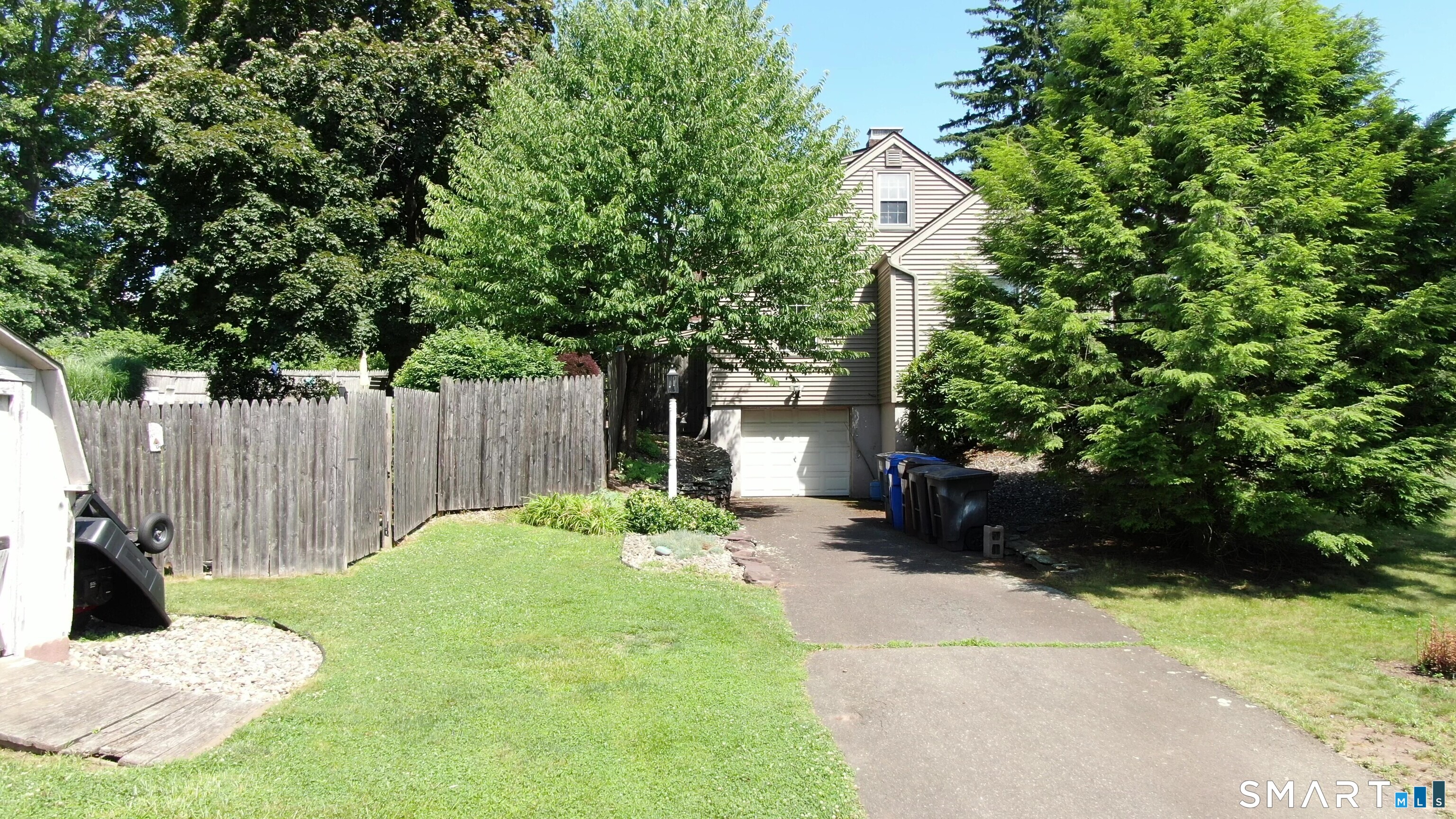 8 Bridge Lane Enfield CT 06082