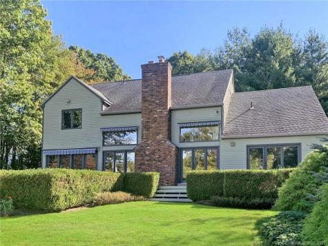 77 Falcon Crest Road Middlebury CT 06762