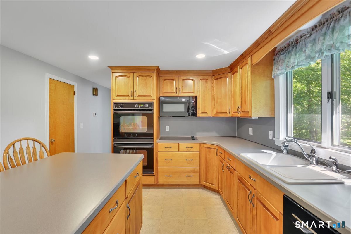36 Redcoat Lane Farmington CT 06085