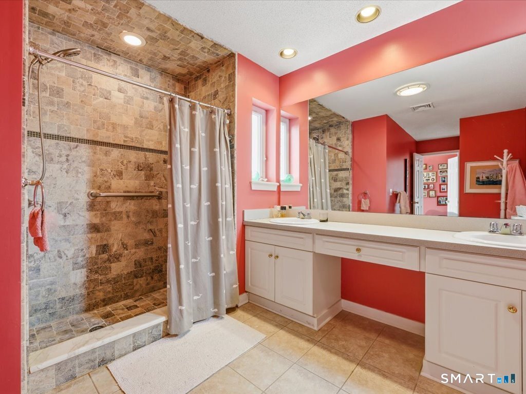 20 Whalers Point East Haven CT 06512