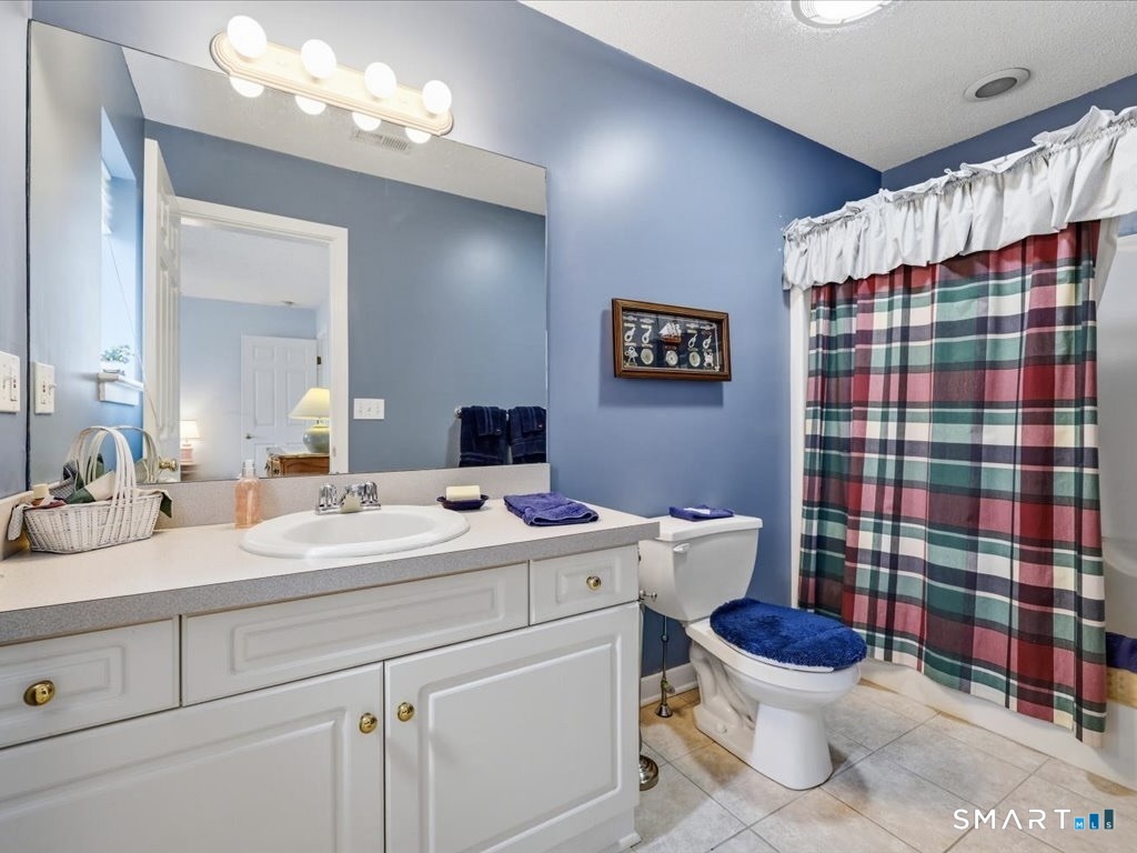 20 Whalers Point East Haven CT 06512