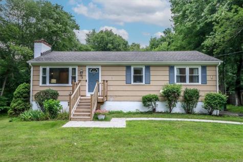 3 Dogwood Terrace Newtown CT 06470