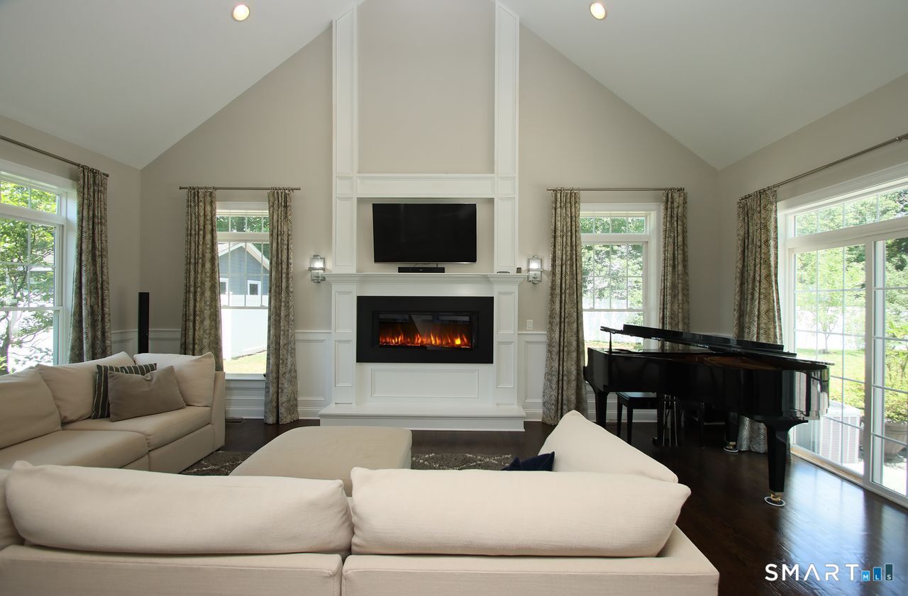 2095 Whitney Avenue North Haven CT 06473