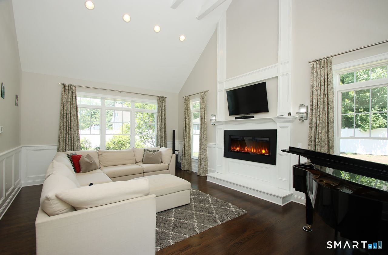 2095 Whitney Avenue North Haven CT 06473