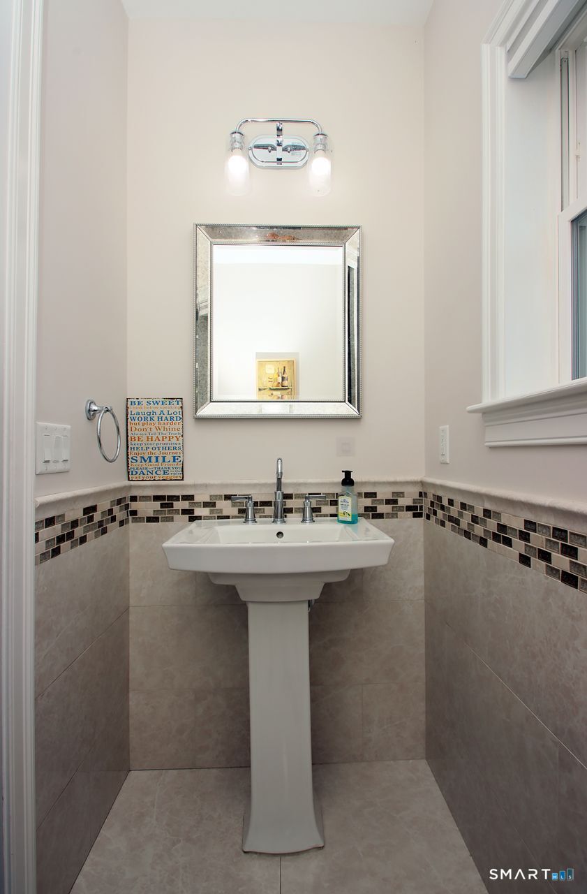 2095 Whitney Avenue North Haven CT 06473