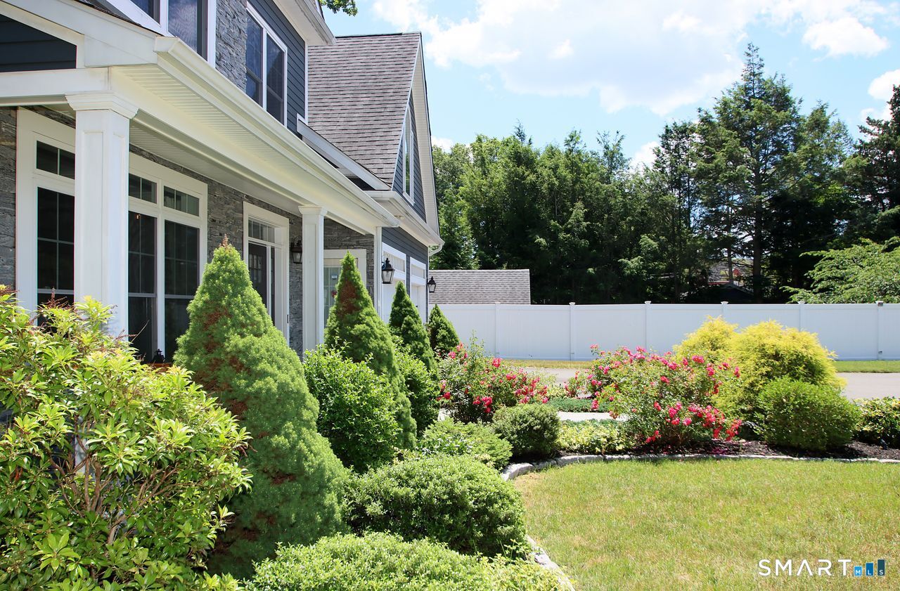 2095 Whitney Avenue North Haven CT 06473