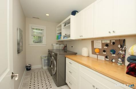 2095 Whitney Avenue North Haven CT 06473