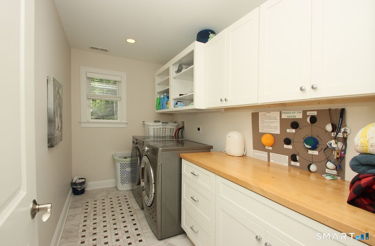 2095 Whitney Avenue North Haven CT 06473